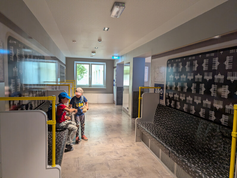 Pfingsten in Berlin mit Kindern zum verlängerten Wochenende - A&O Hostel Berlin Mitte Eingangsbereich