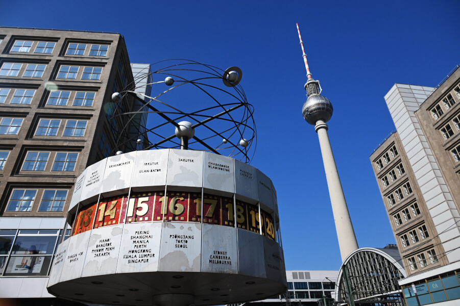Pfingsten in Berlin mit Kindern zum verlängerten Wochenende - Alexanderplatz mit Fernsehturm und Weltzeituhr