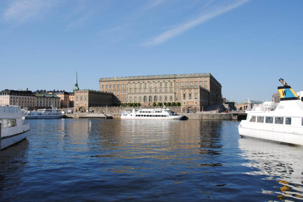 Familienurlaub in Stockholm - Ansicht Altstadt Stockholm mit Aussicht auf den königlichen Palast