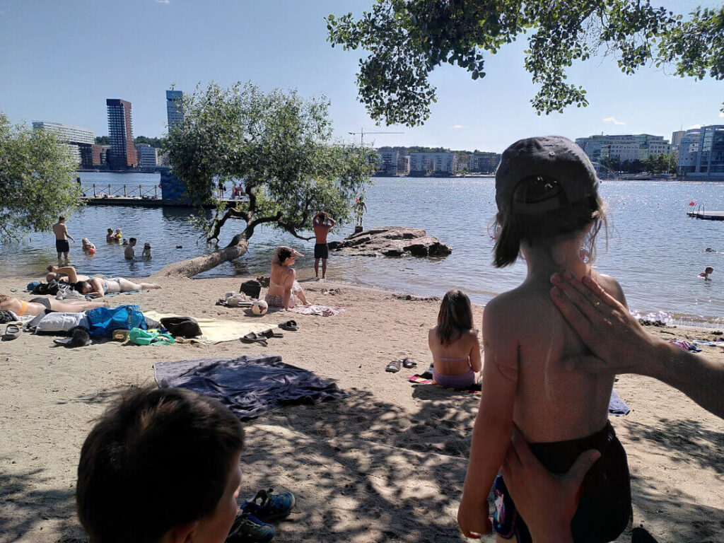 Baden mitten in der Stadt von Stockholm mit Kindern - Abenteuer im Familienurlaub Schweden