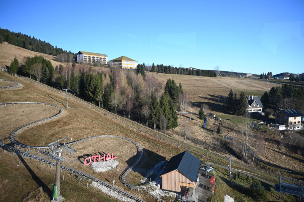 Familienurlaub in Oberwiesenthal im Erzgebirge - Blick auf die Sommerrodelbahn