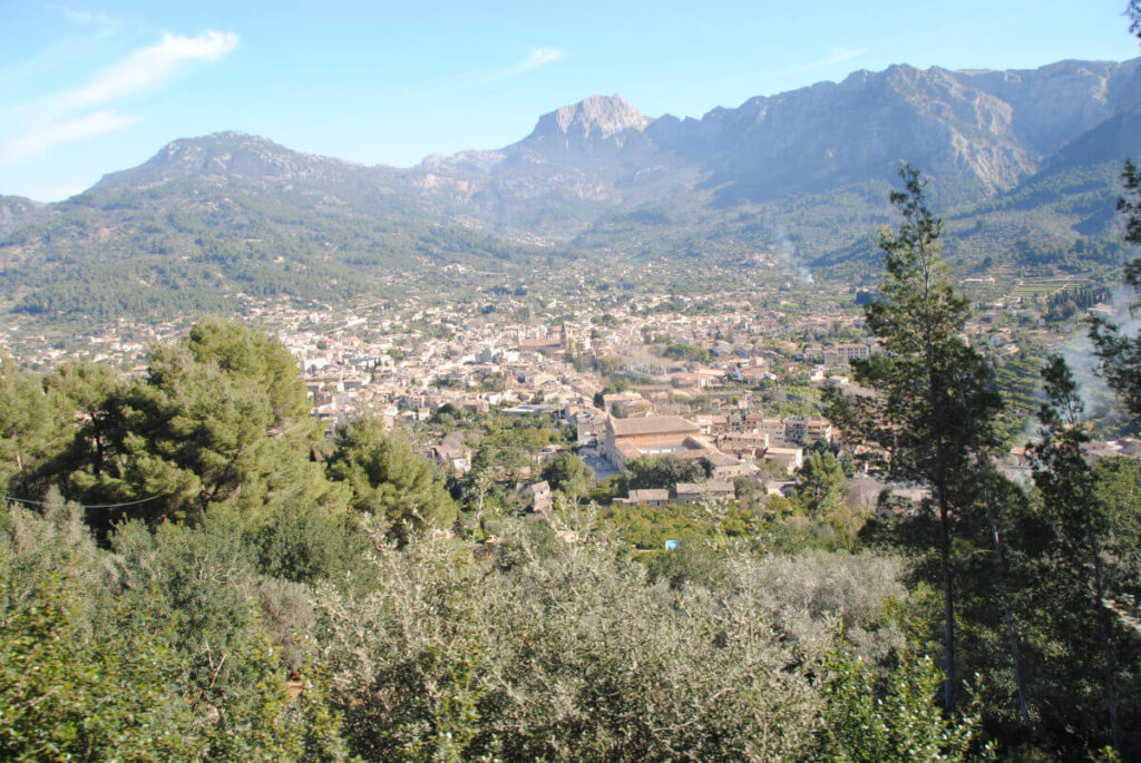 Mallorca mit Kindern im Winter - Blick ins Tramuntana Gebirge