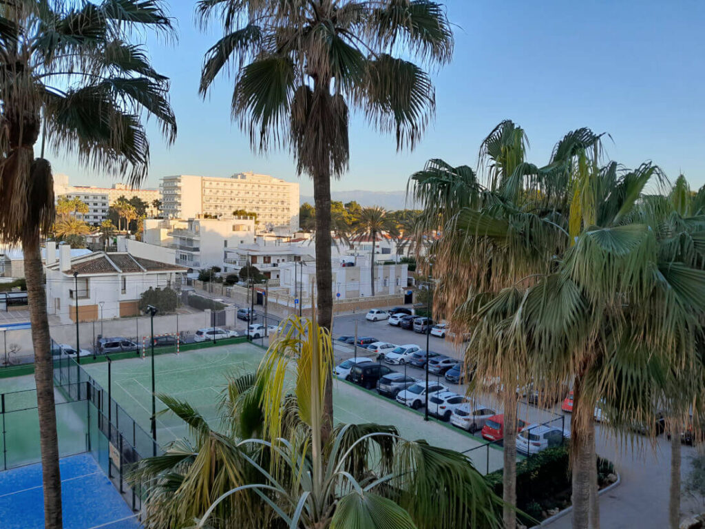Mallorca mit Kindern im Winter - Blick vom Hotel bei Sonnenaufgang