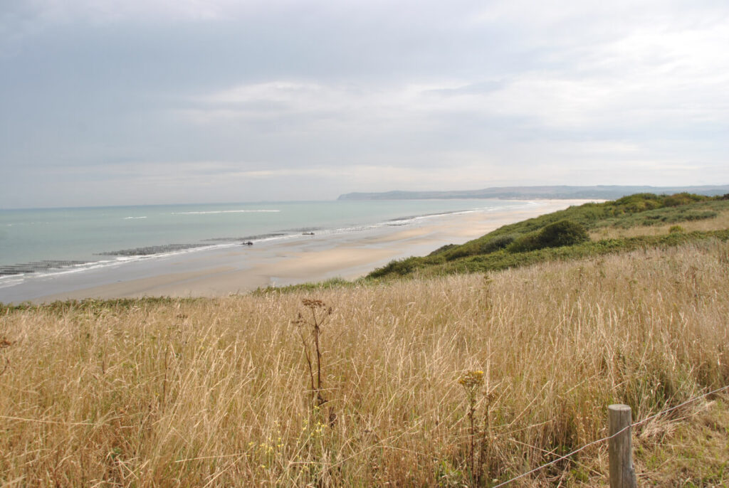 Wanderung am Cap Gris-Nez mit Kindern - Blick auf die weißen Kreidefelsen vom Cap Blanc-Nez