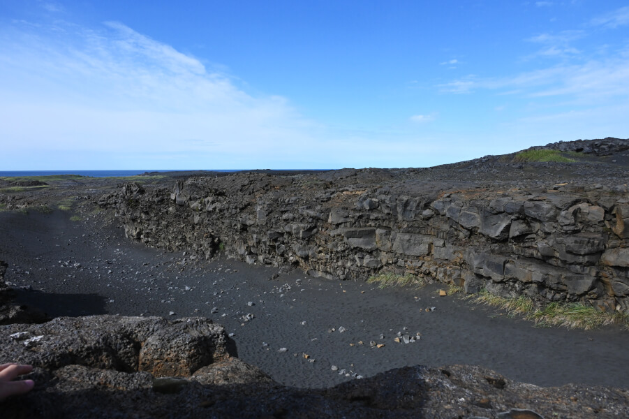 Reykjanes mit Kindern erkunden - Islands spannende Lavahalbinsel im Südwesten - mittelatlantischer Graben bei der Brücke über die Kontinente
