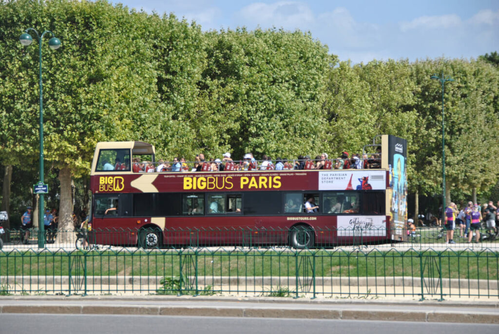 Paris mit Kindern – 10 Sehenswürdigkeiten im Familientest - Stadtrundfahrt mit dem Big Bus