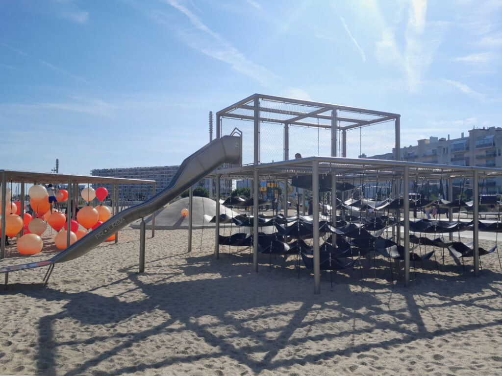 Urlaub mit Kindern in Nordfrankreich an der Opalküste - kinderfreundlicher Spielplatz von Calais