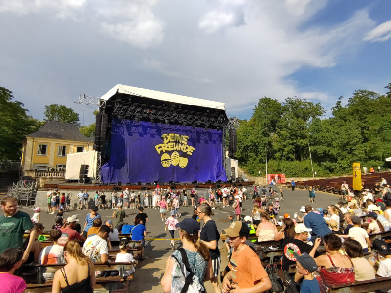 Monatsrückblick Juni 2026 - deine Freunde Konzert in der jungen Garde Dresden