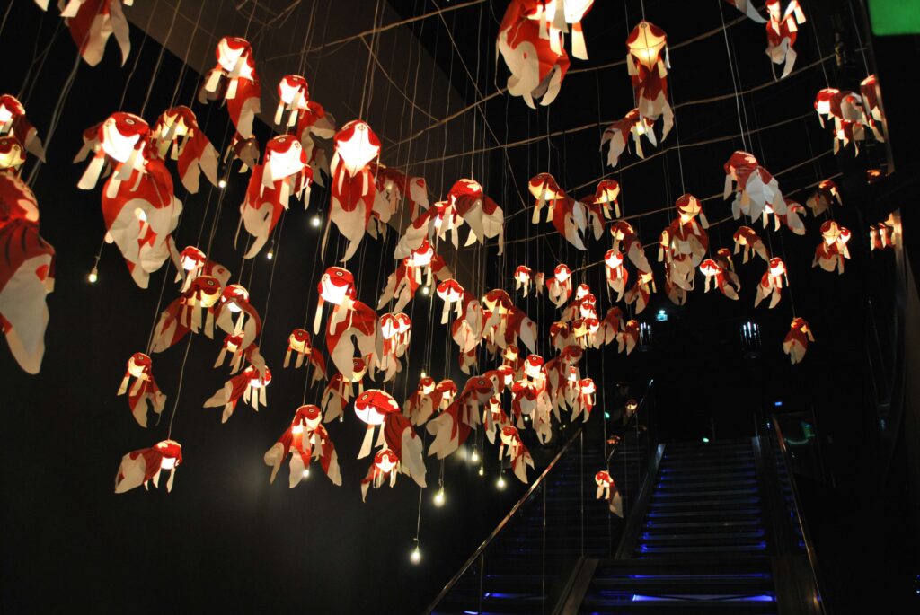 Aquarium Paris mit Kindern - leuchtende Fischlaternen 