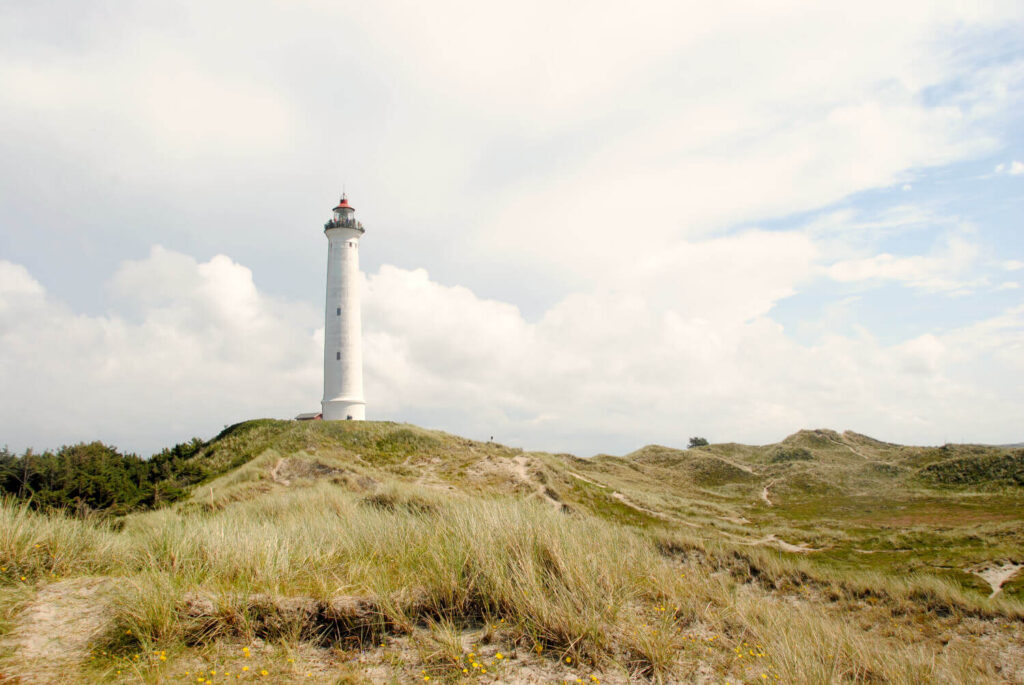 Familienurlaub in Dänemark Westjütland mit Kindern - tolle Strände und Dünen an der Nordsee Leuchtturm Søndervig
