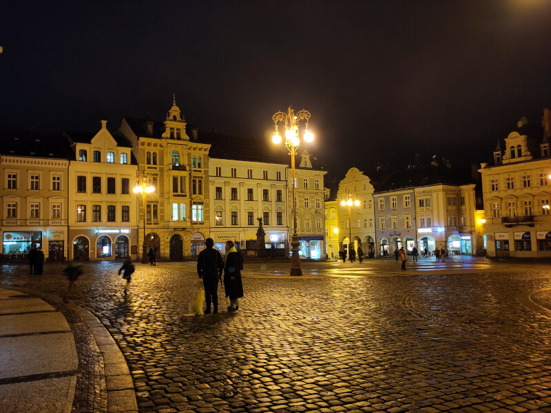 Liberec mit Kindern erleben - abendlicher Spaziergang durch die zum Teil autofreie Innenstadt von Liberec