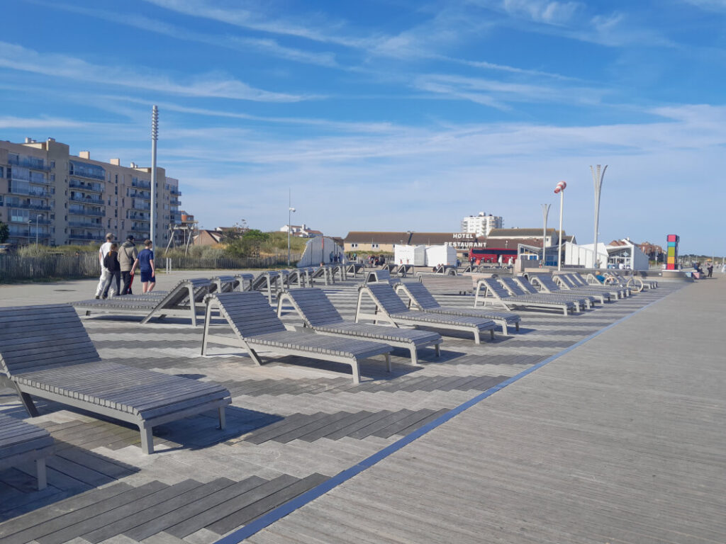 Calais mit Kindern entdecken - Liegen am Strand aber kein Schatten