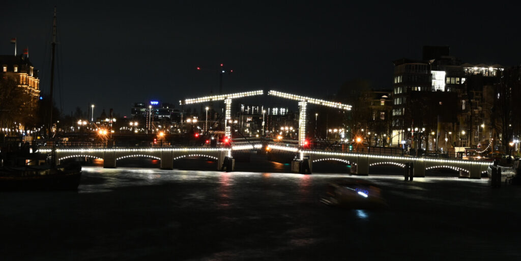 Amsterdam mit Kindern - Orte, die ich mit meiner Familie anschauen möchte: südlicher Grachtengürtel Magere Brug