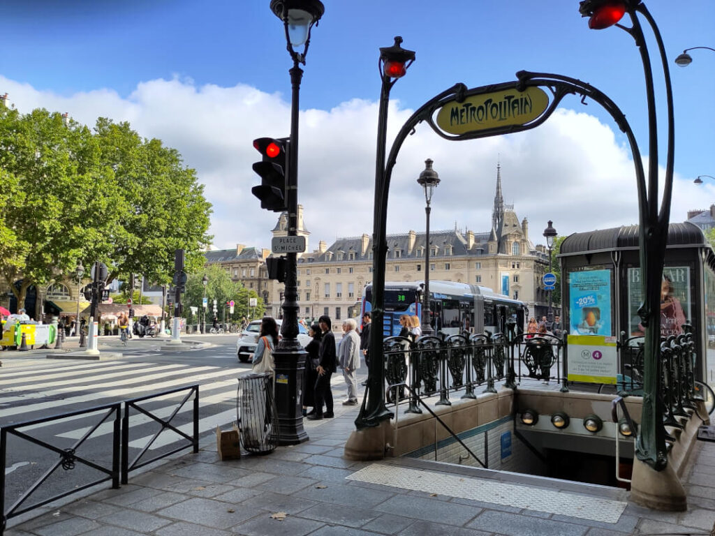 Jardin d'Acclimatation mit Kindern entdecken - Metrostation Paris