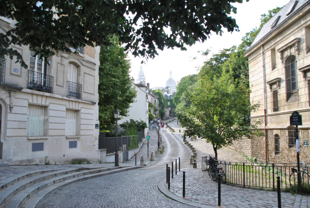 Montmartre Paris als Familie mit Kindern entdecken - Blick auf Sacre Coeur