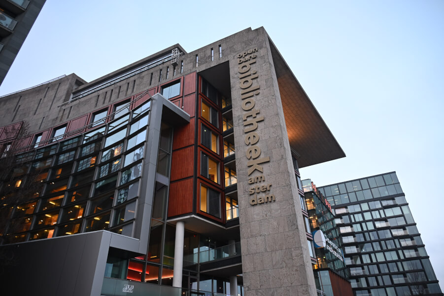 Amsterdam mit Kindern - Orte, die ich mit meiner Familie anschauen möchte: OBA Bibliothek Dresden