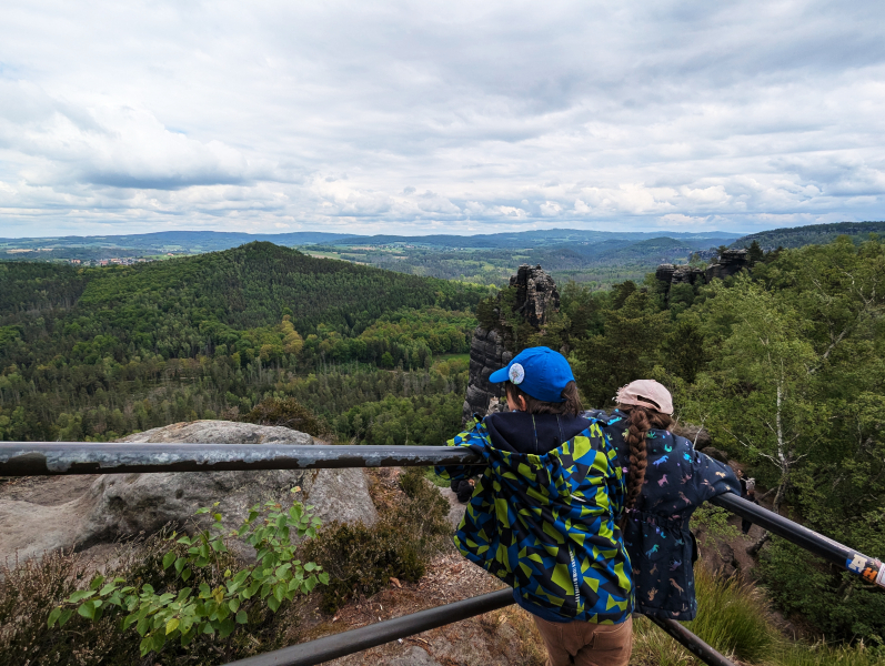 Sächsische Schweiz mit Kindern: 5 Wanderungen ohne Auto - Ausblick von den Schrammsteinen