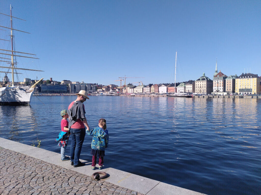 Städtereisen mit Kindern planen - Ausblick in Stockholm vom Hostel aus