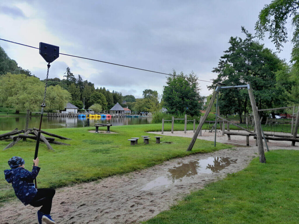 Familienurlaub planen – stressfrei von der Idee zur Reise - einer von Dänemarks wundervollen Spielplätzen