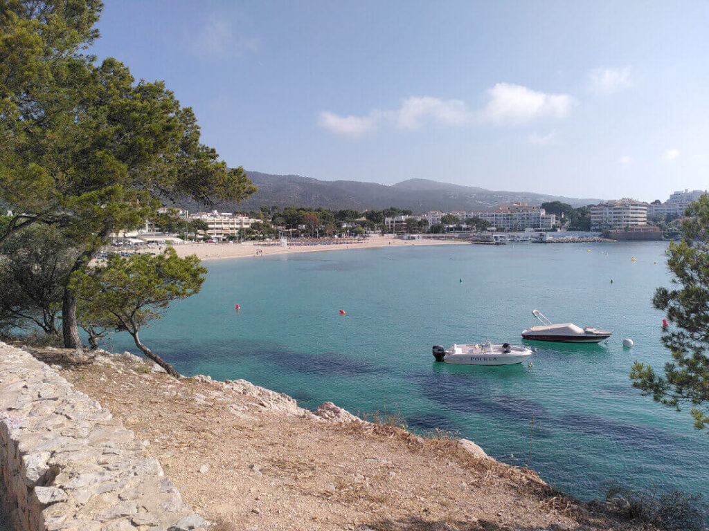 Familienurlaub auf Mallorca - traumhafte Bucht von Palmanova mit kinderfreundlichem Strand