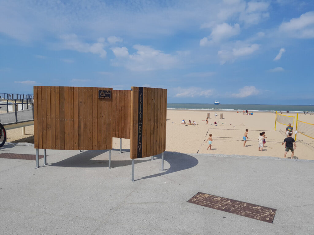 Calais mit Kindern entdecken - Umkleidekabine am Strand