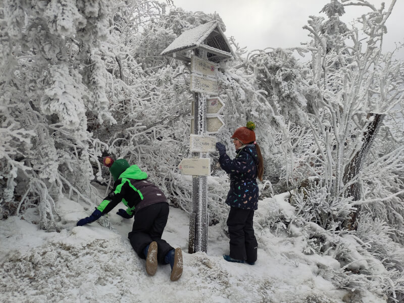 Auf den Jeschken mit Kindern - frostige Temperaturen auf dem Gipfel