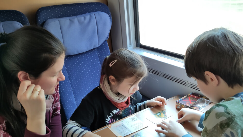 Bahnfahren mit Kindern - 10 erprobte Tipps für stressfreie Familienreisen