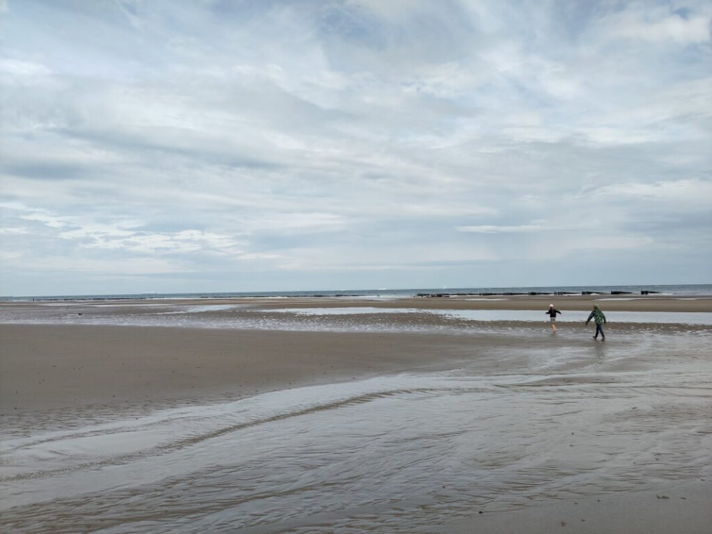 Wanderung am Cap Gris-Nez mit Kindern - so weite Strände bei Ebbe an der Opalküste